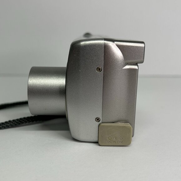 Olympus Digital Camera Camedia D-540 Zoom 3.2MP Silver - Picture 2 of 8